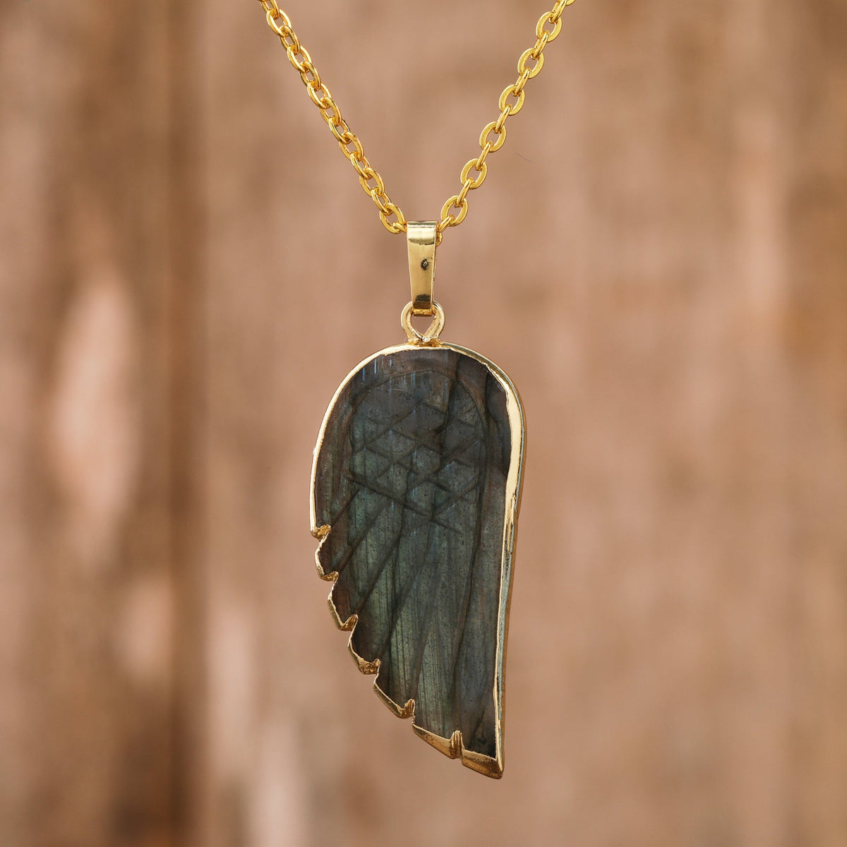 Colar Asa de Anjo de Labradorite Natural Banhado a Ouro 18K