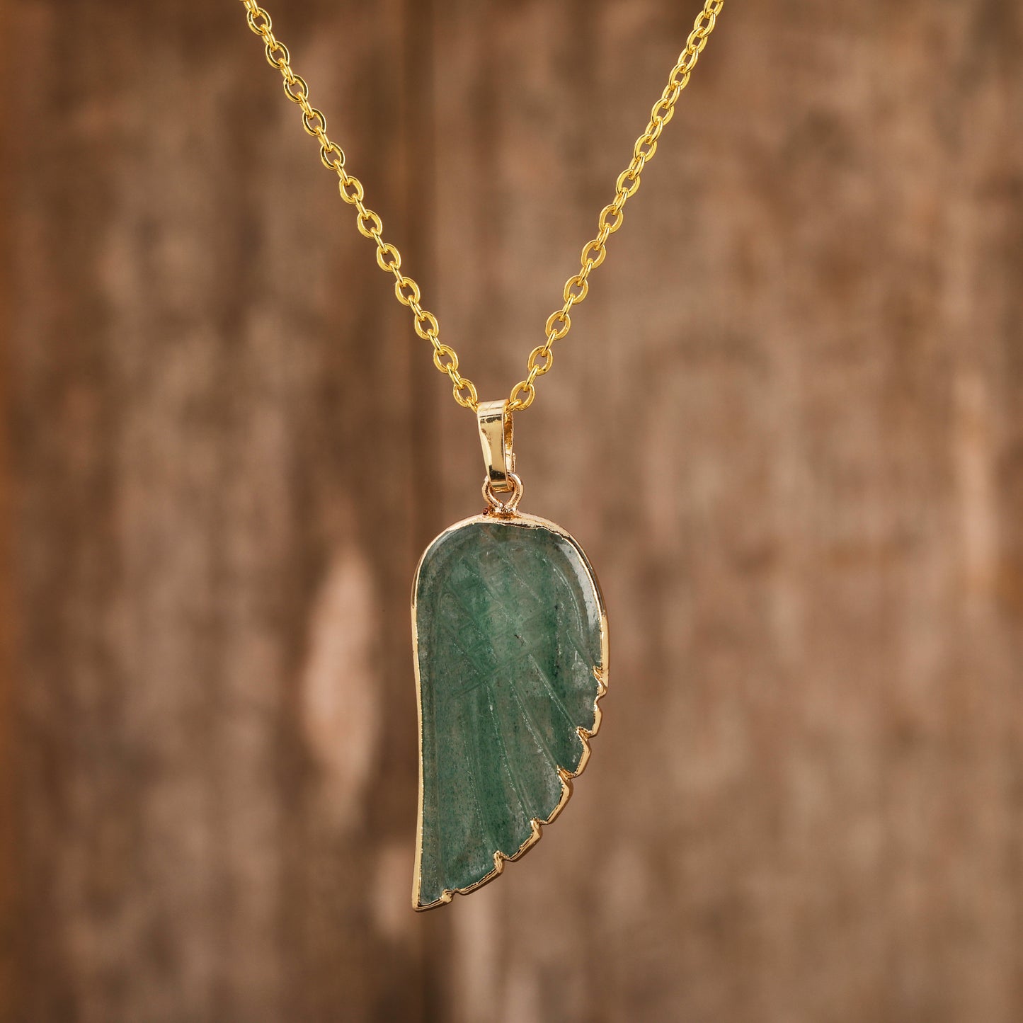 Colares Asa de Anjo em Pedra Natural Banhado a Ouro 18K