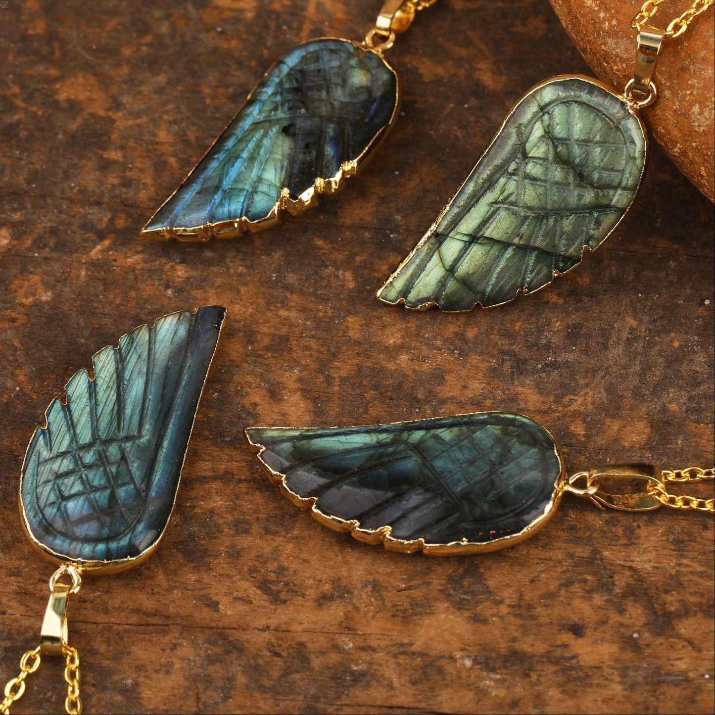 Colares Asa de Anjo em Pedra Natural Banhado a Ouro 18K