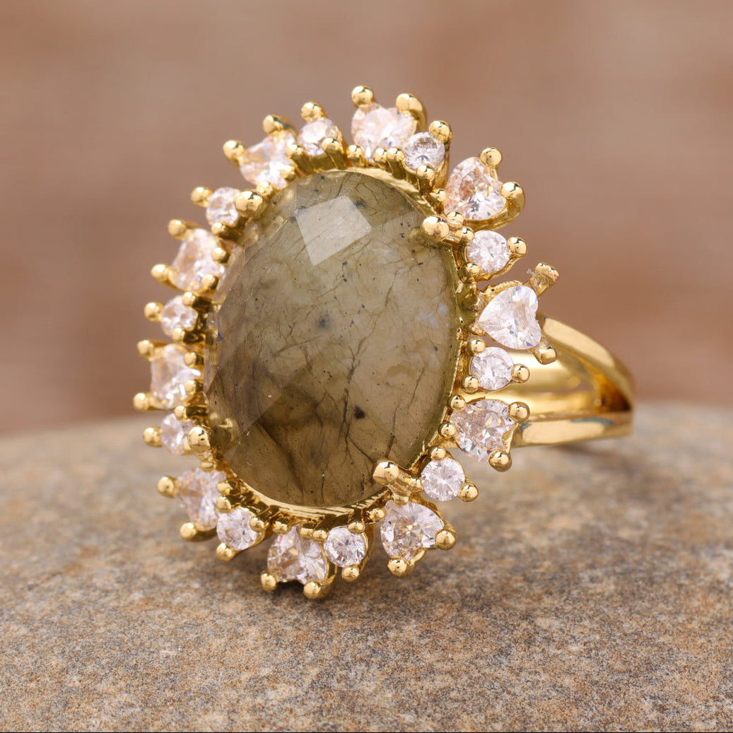 Anel de Labradorite - Proteção Energética | Banhado a Ouro 18k com Zircónias