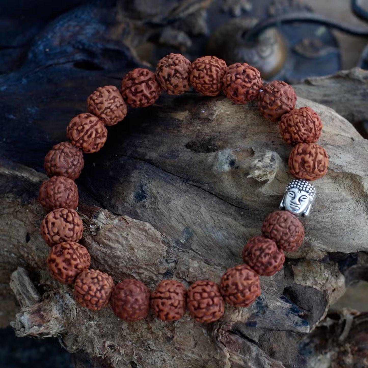 Pulseira de Rudraksha com Buda - Conexão Espiritual e Paz Interior