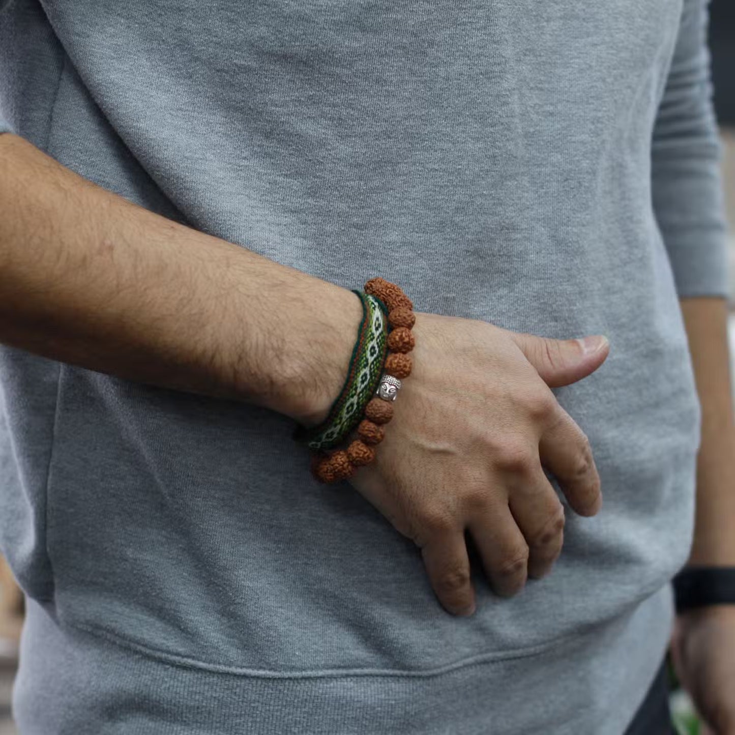 Pulseira de Rudraksha com Buda - Conexão Espiritual e Paz Interior