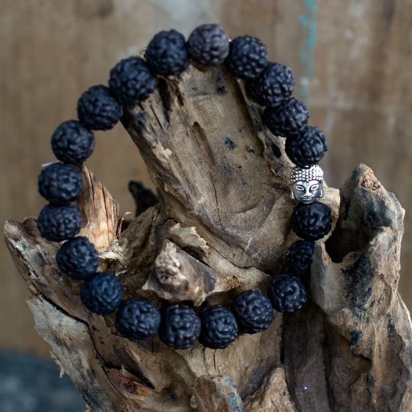 Pulseira de Rudraksha com Buda - Conexão Espiritual e Paz Interior