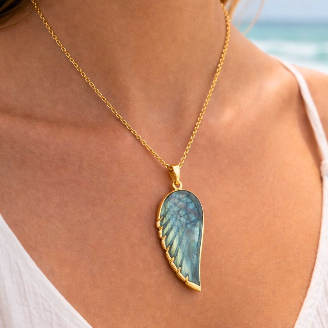 Colares Asa de Anjo em Pedra Natural Banhado a Ouro 18K