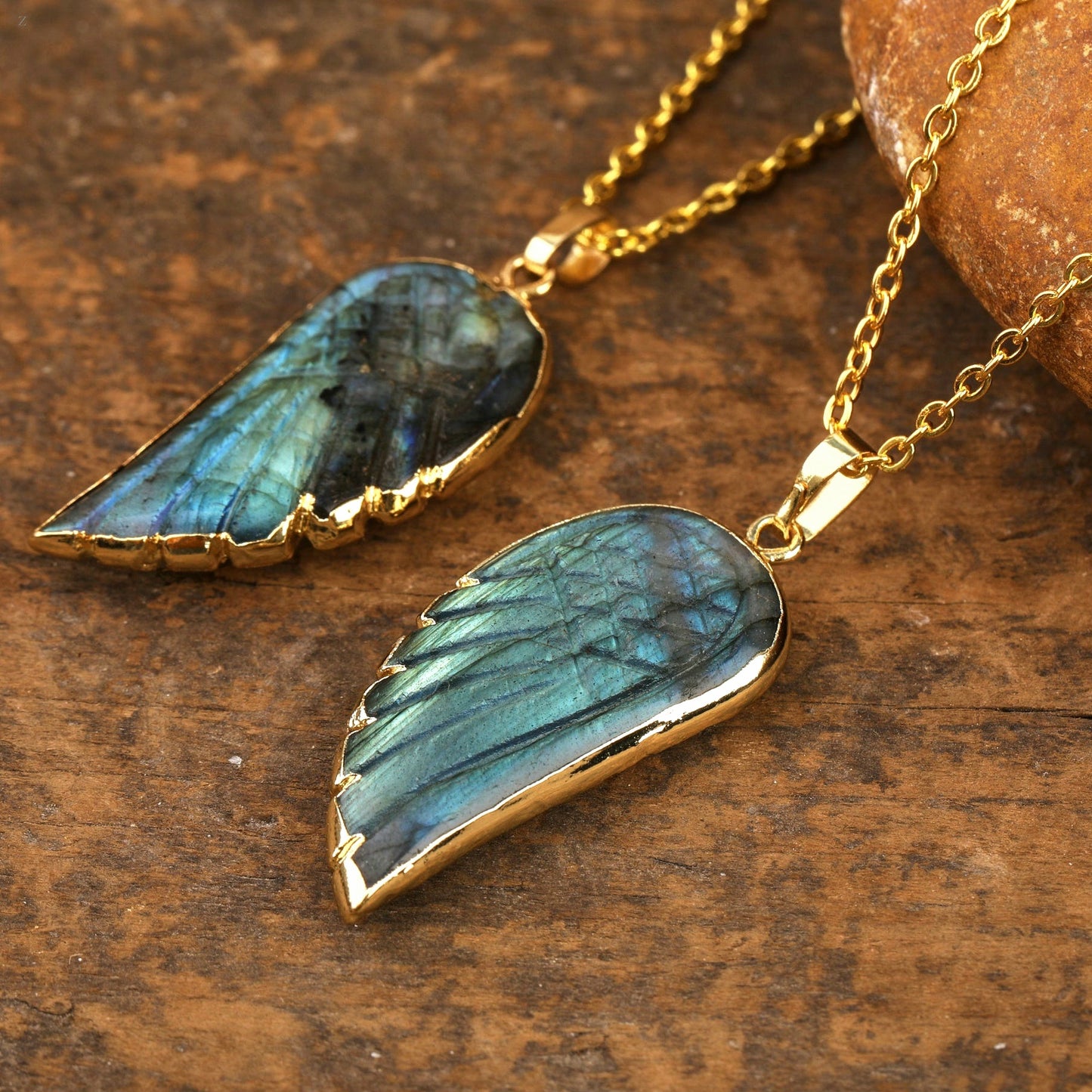 Colares Asa de Anjo em Pedra Natural Banhado a Ouro 18K